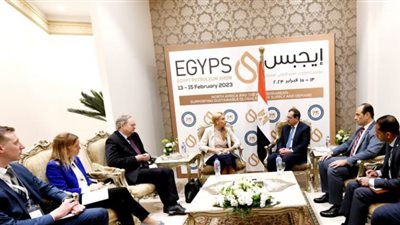 الملا يبحث خطط توسع قطاع البترول مع مفوضة الاتحاد الأوروبي