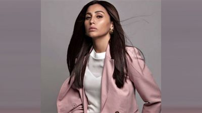 دينا الشربيني تتصدر غلاف soul بفستان جرئ