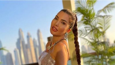 لاميتا فرنجية.. إطلالة جريئة بالروز وحبات الكريستال| صور