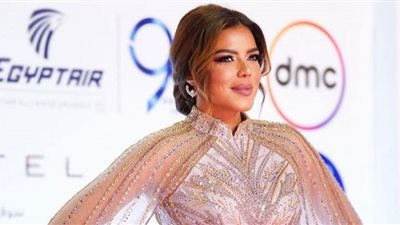 أناقة واحتشام ناهد السباعي تخطف الأضواء