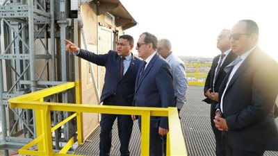 وزير البترول يعطي إشارة بدء ربط حقل غاز ريفين بمصنع العامرية