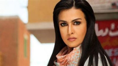 سيمون تتألق بالأسود في أحدث إطلالة لها