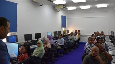 أسوان تتابع تدريب منظومة الشباك الواحد بالمراكز التكنولوجية