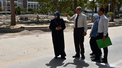 رئيس جامعة القناة يشدد على أهمية التوسع في المساحات الخضراء داخل الجامعة