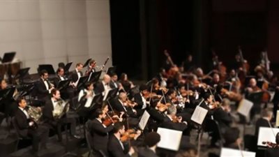 أوركسترا الأوبرا يعزف من الموسيقى الدنماركية