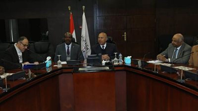 وزير النقل يبحث ربط الموانئ المصرية على البحر الأحمر وموانئ جنوب أفريقيا
