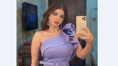 ياسمين الخطيب تتألق بالترتر الأسود عبر فيسبوك