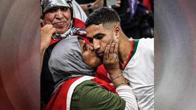 مشهد مؤثر لأشرف حكيمي يسيطر على تأهل المغرب لدور الـ16 (فيديو وصور)
