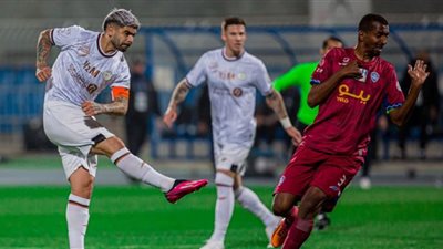 بانيجا يتقدم لـ الشباب على أبها بصعوبة في الشوط الأول