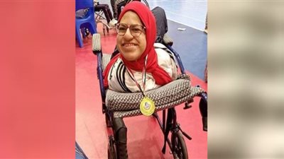 وزير الرياضة يهنىء طالبة من ذوى الهمم بفوزها بمسابقة الفنون التشكيلية بجامعة القاهرة