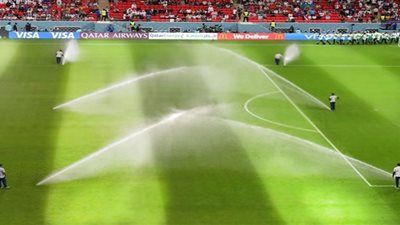 Football.. السرعة والثبات سر رش ملاعب كرة القدم بالماء في المونديال
