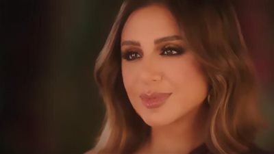 أنغام تعيش الرومانسية في 