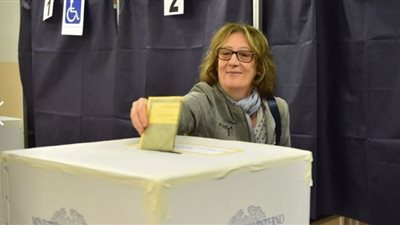 تحالف يميني يقترب من الفوز بالانتخابات التشريعية الإيطالية