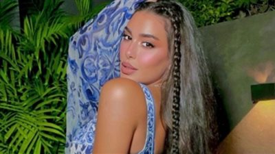 ياسمين صبري تثير الجدل بحذاء سعره خرافي