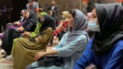 طالبان تغلق الجامعات استعدادًا لمنع النساء من التعليم| فيديو