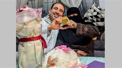 أغرب هدايا عيد الحب 2023.. زوج يهدي شريكة حياته فرخة وخطيب نُهى يغازلها بالشقة