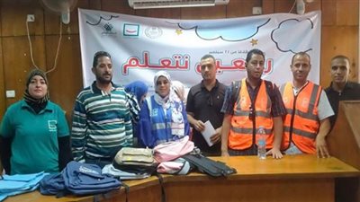 حياة كريمة تسلم ١٥٠ حقيبة دراسية لطلاب سمالوط