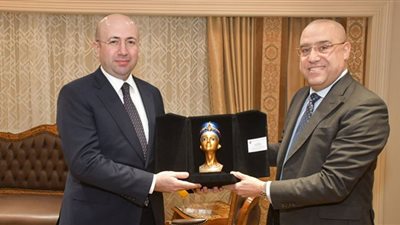 خلال لقائه بنظيره الأذربيجاني.. وزير الإسكان يستعرض التجربة العمرانية
