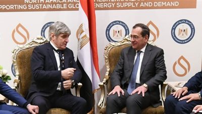 الملا يبحث سبل التعاون في مجالات البتروكيماويات والتكرير مع تكنيمونت الإيطالية