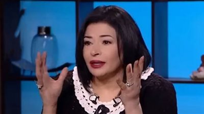 صفوة تكشف أسرار زواجها من عجوز لم يلمسها 9 شهور| فيديو