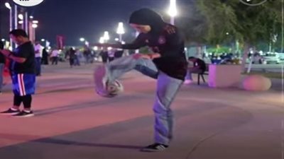 إيرانية تتحول إلى نجمة في مونديال قطر (فيديو)