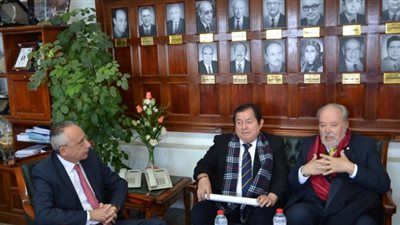 الغندور يستقبل وفد سفارة البيرو لبحث سبل التعاون الدولي