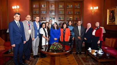 وزيرة الهجرة تجتمع مع كبار الأطباء المصريين بالخارج لبحث تطوير القطاع الطبي