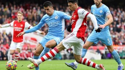 أرسنال يلتقي مانشستر سيتي في قمة مرتقبة بالدوري الانجليزي