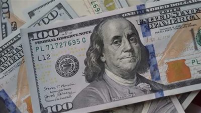 الدولار يتصدر مشهد الاحتكار والحكومة تطالب بقانون جديد