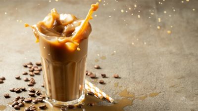 طريقة عمل قهوة لاتيه باردة لمواجهة حر الصيف