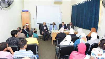 رئيس جامعة سوهاج يستقبل طلاب البرنامج التكاملي بكلية الطب