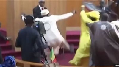 حرب شوارع داخل البرلمان السنغالي (شاهد)