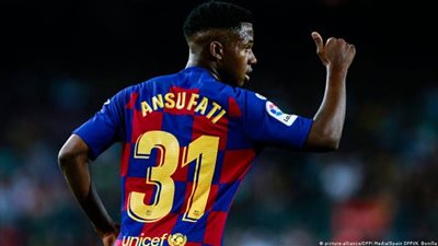 فاتي يتمسك بالاستمرار مع برشلونة