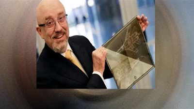 منديل بالطائرات .. حيلة جديدة من وزير الدفاع الاوكراني لاستعطاف الناتو