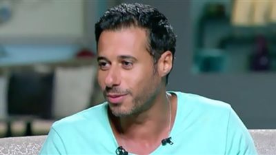 أحمد السعدني يعتذر عن عدم حضوره تكريم والده فى القاهرة للدراما ويكشف السبب