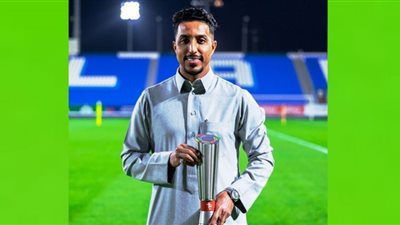 سالم الدوسري يتسلم جائزة أفضل لاعب في شهر يناير بدوري روشن