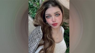 ياسمين الخطيب تسحر العيون بالأحمر الصارخ