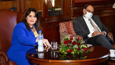 الهجرة تشيد بالطبيب المصري فى الخارج.. من أفضل وأمهر الأطباء بالعالم