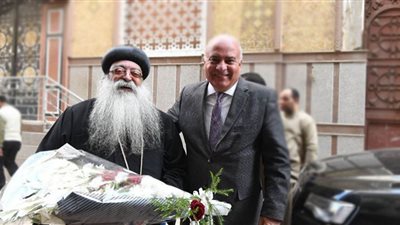 محافظ قنا يهنئ مطران دشنا بالترقية