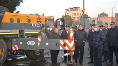 رفع كوبري مشاة الثلاجة بعد سقوطه على الطريق الزراعي بشبرا