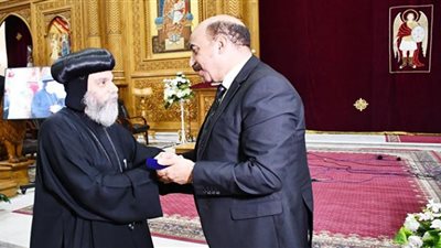 محافظ أسوان يشارك في مراسم تأبين نيافة الأنبا هدرا