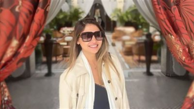 ميار الغيطي في أجواء شتوية بسكارف وبالطو