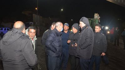 محافظ القليوبية بموقع سقوط كوبري مشاة الثلاجة على الطريق الزراعي