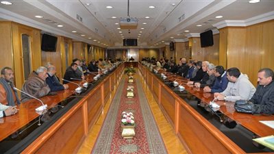 محافظ أسيوط يعقد اجتماعًا لمراجعة خطة جاهزية القطاعات لمواجهة مخاطر الأمطار