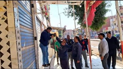 تنفيذ 56 قرار غلق وتشميع وإزالة أمام محلات العاشر من رمضان