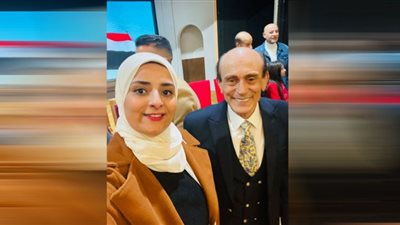 محمد صبحي يشيد بدور الجمهور في دعايا مسرحيته الجديدة | خاص