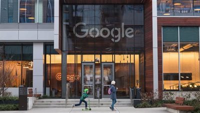 Google تعتمد على الموظفين البشريين لتحسين استجابات Bard chatbot