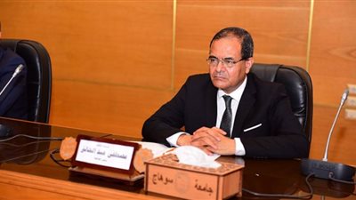 رئيس جامعة سوهاج يصدر قراراً بإنشاء مركز دراسات وبحوث التنمية المستدامة