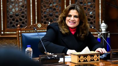 وزيرة الهجرة تؤكد أفضلية شيخ الأزهر فى التحدث عن حوار الأديان