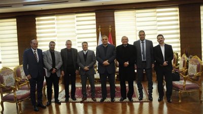 رئيس جامعة كفر الشيخ يستقبل مقرر لجنة الترقيات بـ«جراحة القلب والصدر»